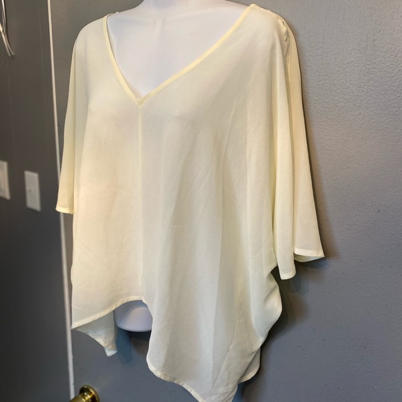 TOBI cream float top - Picture 2 of 4